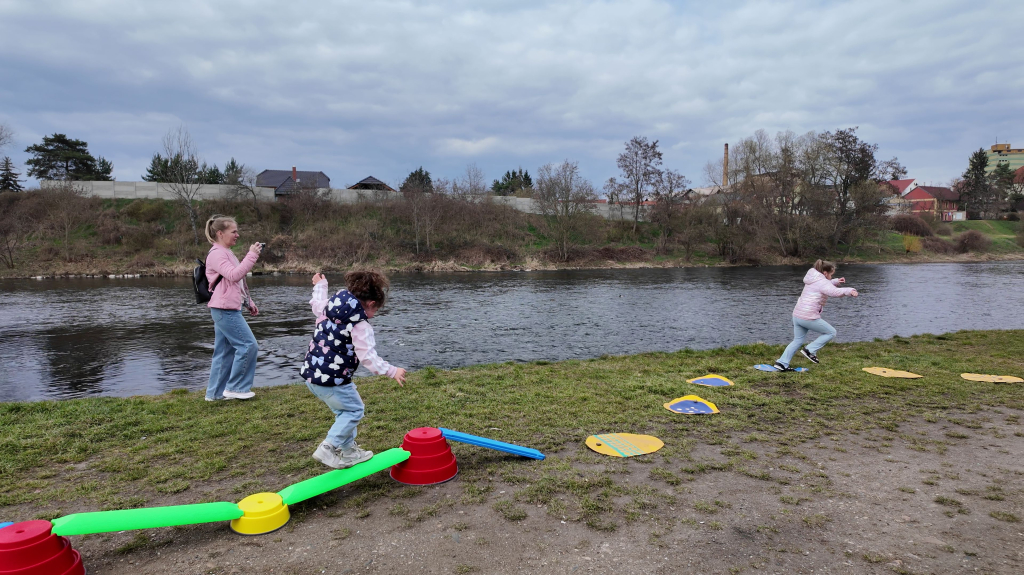 DDM_Velikonoční_pochod_3_4_2026_č3_skákání_zajíčka_13.jpg