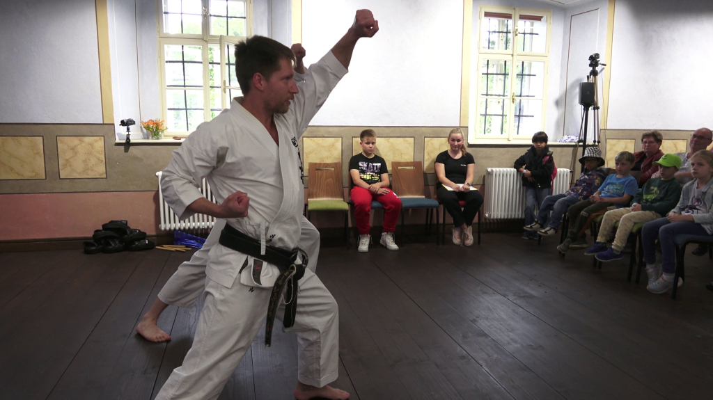 DDM_rozloučení_s_kroužky_Kapucínský_klášter_12_6_2026_č3_karate_10.jpg