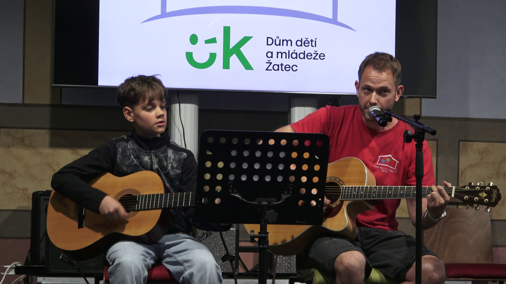 DDM_rozloučení_s_kroužky_Kapucínský_klášter_12_6_2026_č4_kytara_02.jpg