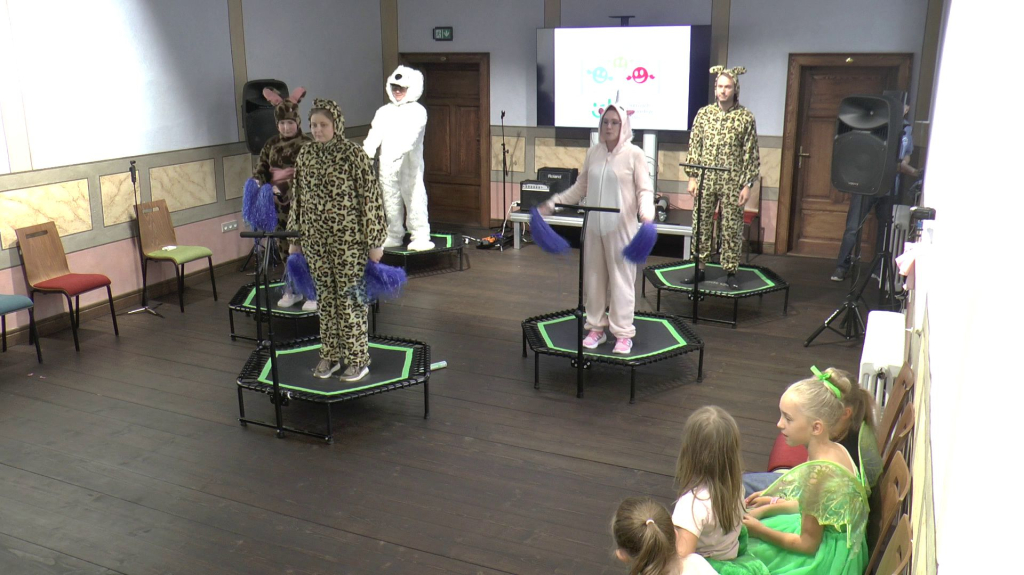 DDM_rozloučení_s_kroužky_Kapucínský_klášter_12_6_2026_č7_trampolíny_03.jpg