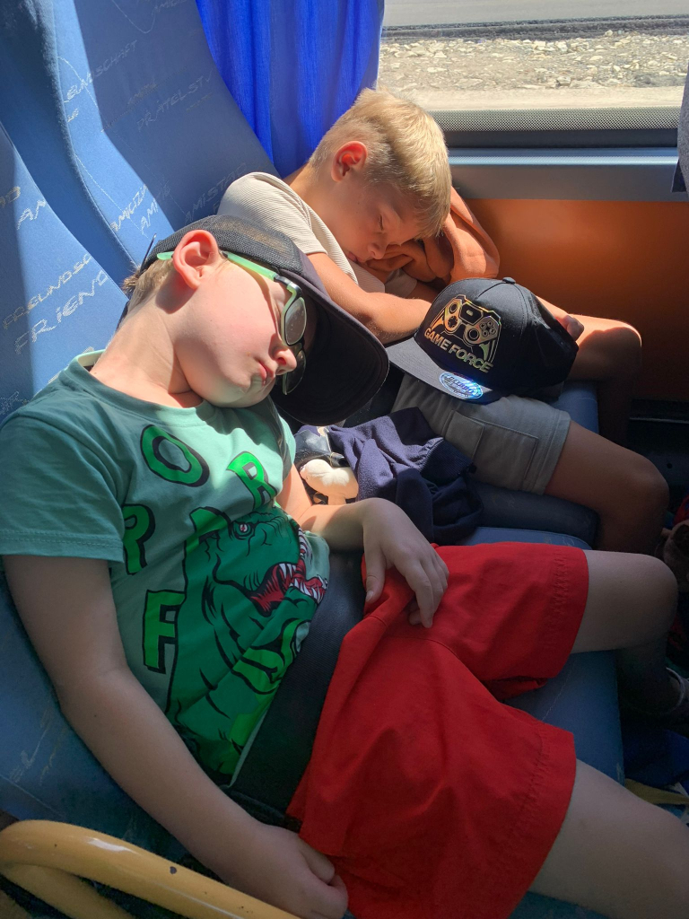 8c71c0d4-b792-44b1-879d-bde3b9558ec0.jpg